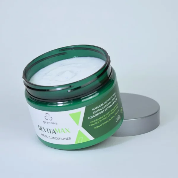 Revitamax Mask Conditioner está diseñada para nutrir y reparar toda la estructura del cabello