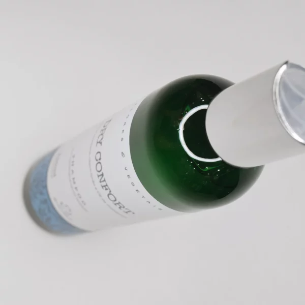 Dry Confort Shampoo es una terapia capilar de uso diario diseñada para combatir el exceso de grasa
