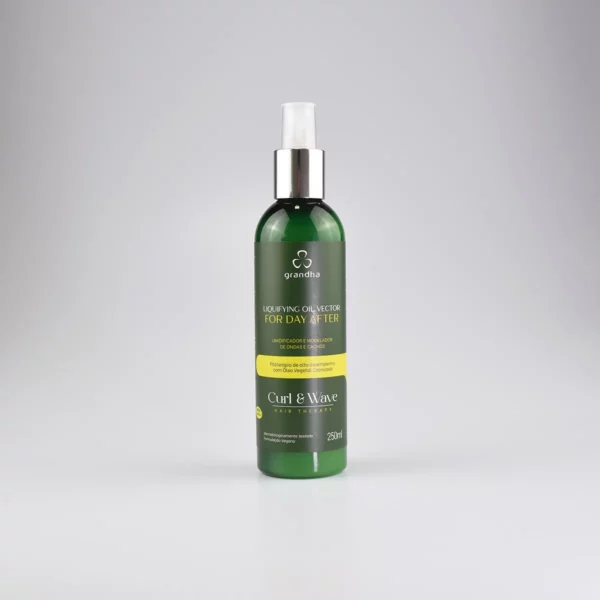 Liquifing Oil Vector es un fluido hidratante y moldeador de rizos, ideal para aplicar sobre el cabello seco o húmedo