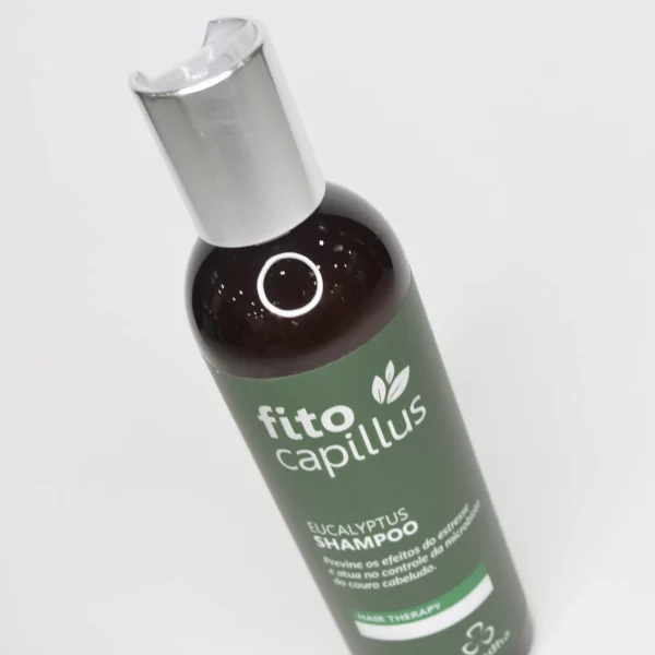 Eucalyptus Shampoo es un champú diseñado para limpiar y prevenir los efectos del estrés en el cuero cabelludo