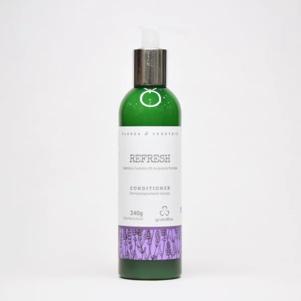 Refresh Conditioner equilibra y revitaliza el sistema capilar, proporcionando un cuidado específico para cabellos frágiles y cueros cabelludos debilitados o con exceso de grasa