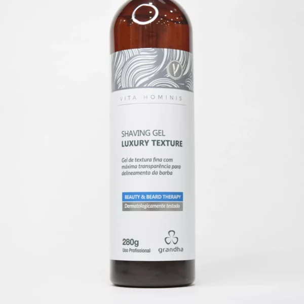 Luxury Texture Shaving Gel es un gel transparente con una extraordinaria capacidad para reducir la tensión superficial entre la cuchilla y la piel